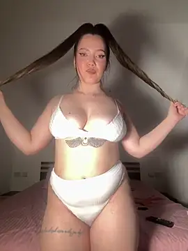 AlyraMoon online show from April 22, 2026, 8:54 pm