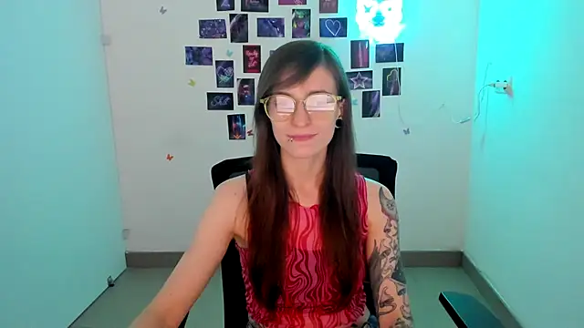 Luna Tantra online show from August 6, 2026, 8:33 pm