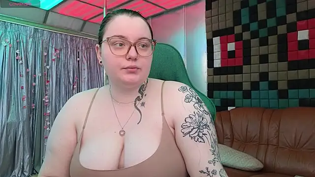 Snapshot of CatherineClaire chatting on May 14, 2026, 11:06 am CatherineClaire online show from May 14, 2026, 11:06 am