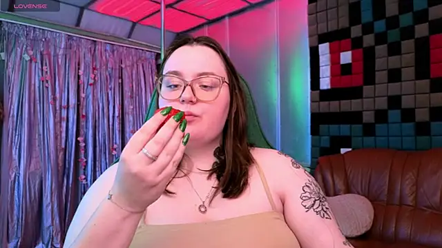 Snapshot of CatherineClaire chatting on May 19, 2026, 4:35 pm CatherineClaire online show from May 19, 2026, 4:35 pm