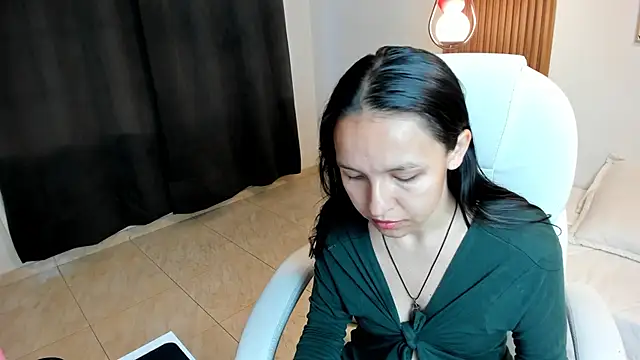 Snapshot of luniksa chatting on May 26, 2026, 10:55 am luniksa online show from May 26, 2026, 10:55 am