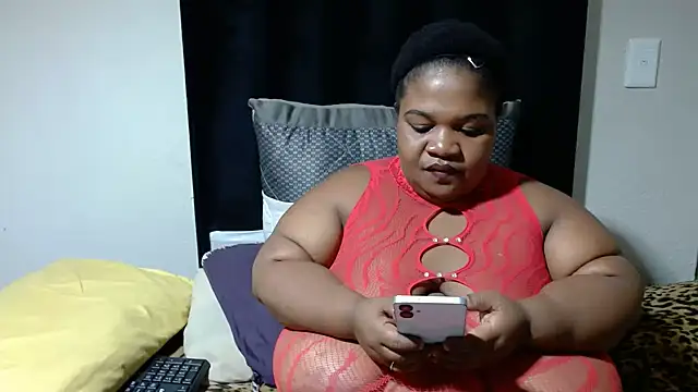Snapshot of BBWMIDGET40 chatting on May 30, 2026, 4:37 pm BBWMIDGET40 online show from May 30, 2026, 4:37 pm