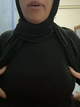 Snapshot of Laavinia chatting on May 14, 2026, 11:00 pm Laavinia online show from May 14, 2026, 11:00 pm