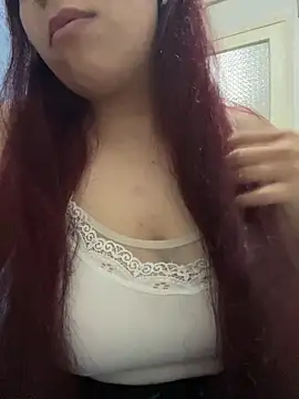 Snapshot of Laavinia chatting on May 31, 2026, 9:27 pm Laavinia online show from May 31, 2026, 9:27 pm