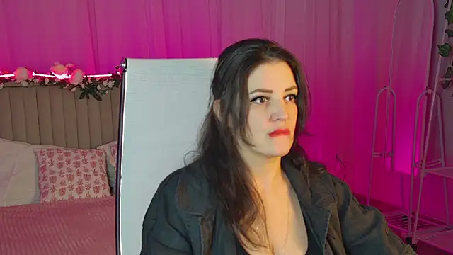 AureliaVane online show from May 15, 2026, 3:52 pm