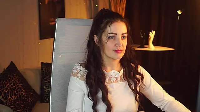 AureliaVane online show from May 28, 2026, 3:31 pm