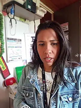 Snapshot of Ivon_C chatting on May 14, 2026, 1:18 pm Ivon C online show from May 14, 2026, 1:18 pm