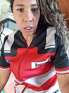 Snapshot of Ivon_C chatting on May 25, 2026, 1:28 pm Ivon C online show from May 25, 2026, 1:28 pm