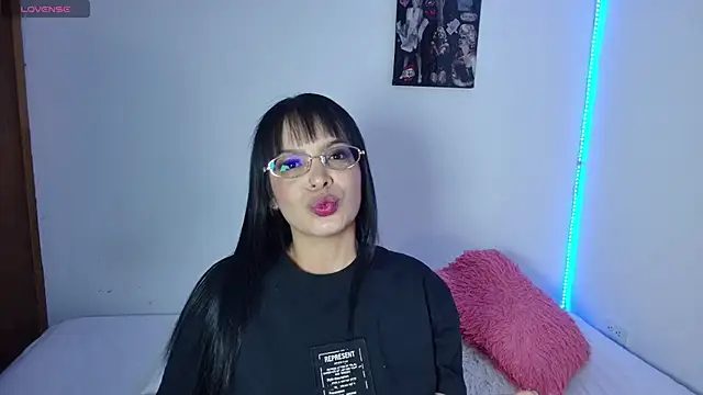 Snapshot of Angelica_sexluv chatting on April 23, 2026, 8:33 pm Angelica sexluv online show from April 23, 2026, 8:33 pm