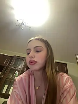 LOLAskk online show from July 10, 2026, 9:39 pm