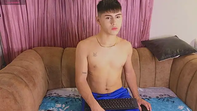 josethariaz25 online show from May 15, 2026, 10:33 am