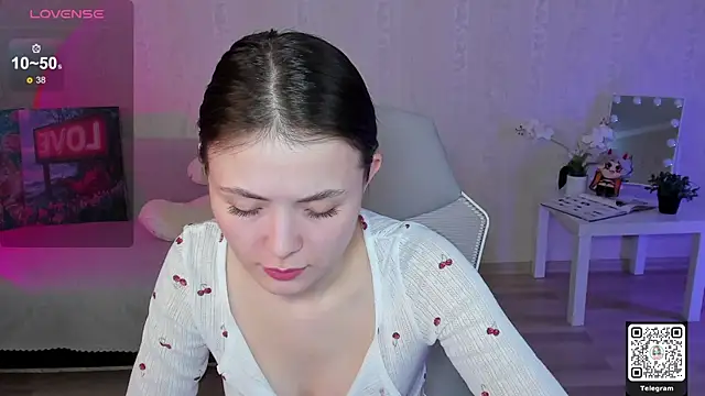LinnLove online show from April 30, 2026, 7:04 am