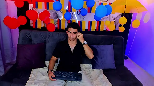 caius bigcock1 online show from June 22, 2026, 12:35 am