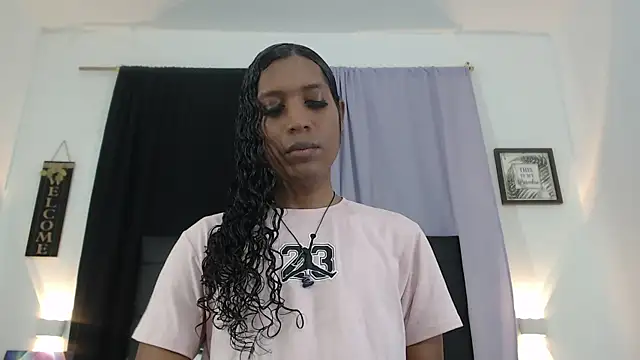 Mia Hiills online show from July 6, 2026, 12:46 pm
