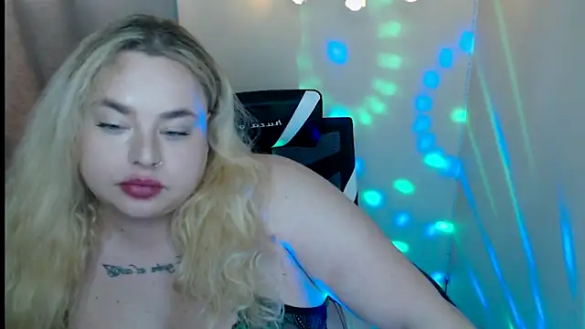 sweetvlada online show from May 12, 2026, 7:05 am