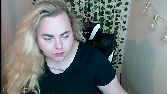 sweetvlada online show from May 17, 2026, 4:36 pm