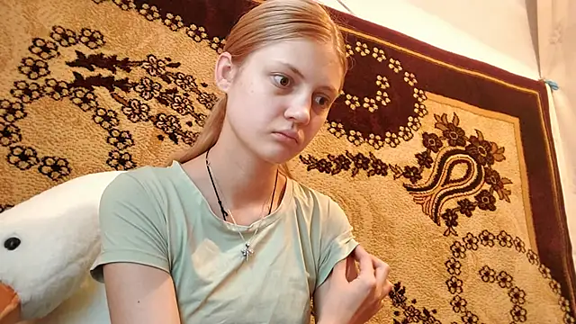 LunaLaday online show from June 6, 2026, 3:22 am