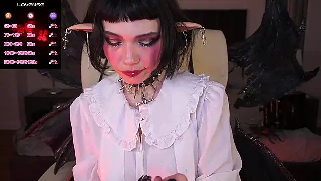 OutfitObsession online show from May 26, 2026, 1:29 pm