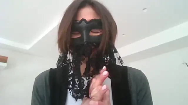 Snapshot of HelenTiAscolta chatting on April 24, 2026, 2:08 pm HelenTiAscolta online show from April 24, 2026, 2:08 pm