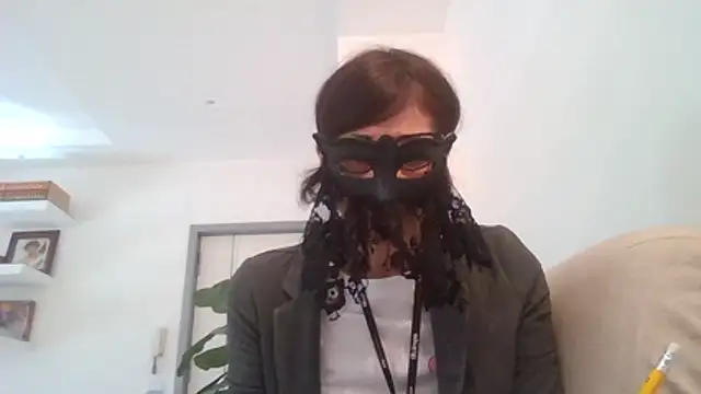 Snapshot of HelenTiAscolta chatting on May 9, 2026, 2:22 pm HelenTiAscolta online show from May 9, 2026, 2:22 pm