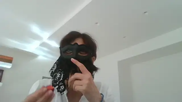 Snapshot of HelenTiAscolta chatting on May 11, 2026, 2:45 pm HelenTiAscolta online show from May 11, 2026, 2:45 pm