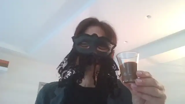 Snapshot of HelenTiAscolta chatting on May 15, 2026, 8:10 am HelenTiAscolta online show from May 15, 2026, 8:10 am