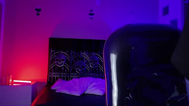 Vergil Noir  online show from June 18, 2026, 3:51 am