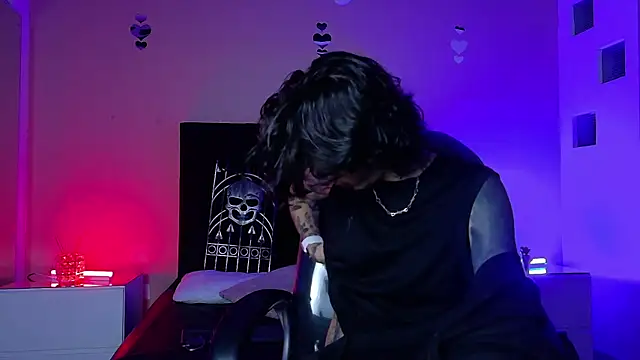 Vergil Noir  online show from June 19, 2026, 4:17 am