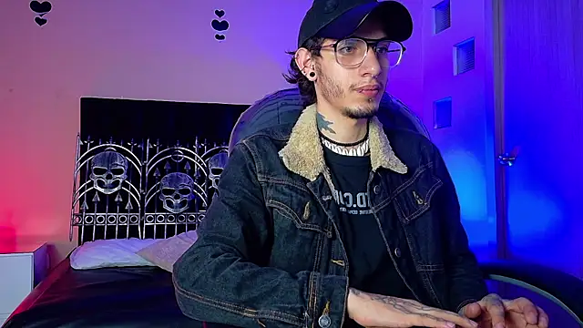 Vergil Noir  online show from June 21, 2026, 3:53 am