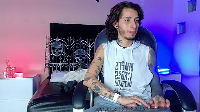 Vergil Noir  online show from July 3, 2026, 4:08 am