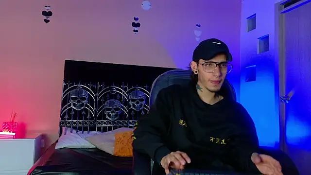Vergil Noir  online show from July 11, 2026, 4:04 am