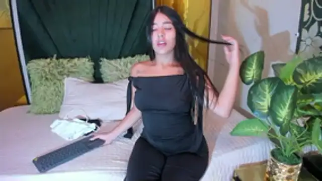Snapshot of Babyemily18_ chatting on May 30, 2026, 1:19 pm Babyemily18 online show from May 30, 2026, 1:19 pm