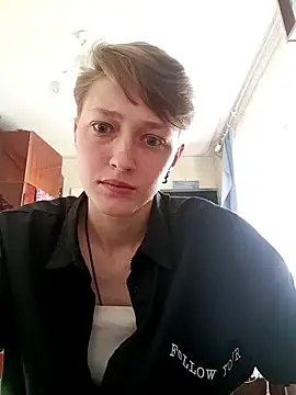Snapshot of _LindaMiller_ chatting on May 5, 2026, 10:56 am LindaMiller online show from May 5, 2026, 10:56 am