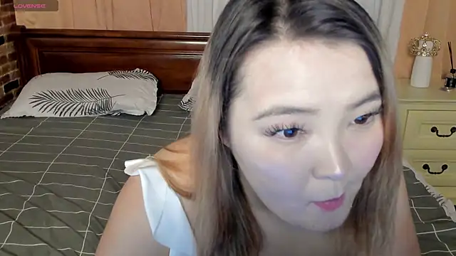 Snapshot of VelvetKIss01 chatting on May 5, 2026, 3:53 pm VelvetKIss01 online show from May 5, 2026, 3:53 pm