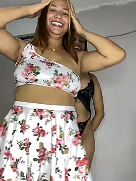 ValentinaLux Oficiall online show from May 14, 2026, 6:58 pm