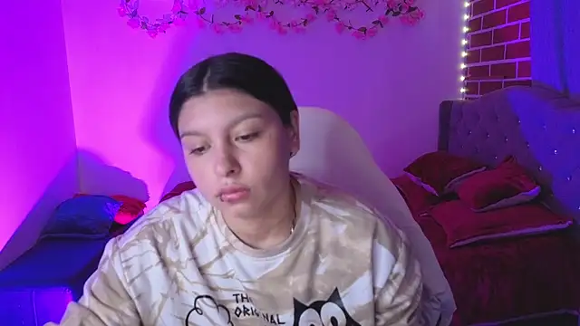 isabella monntolvo online show from May 26, 2026, 7:21 pm