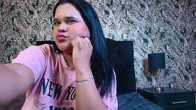 Snapshot of EmmaBennett_ chatting on May 29, 2026, 5:55 pm EmmaBennett online show from May 29, 2026, 5:55 pm