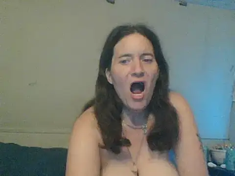 Snapshot of Mini83 chatting on May 11, 2026, 8:39 pm Mini83 online show from May 11, 2026, 8:39 pm