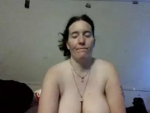Snapshot of Mini83 chatting on May 17, 2026, 7:32 pm Mini83 online show from May 17, 2026, 7:32 pm