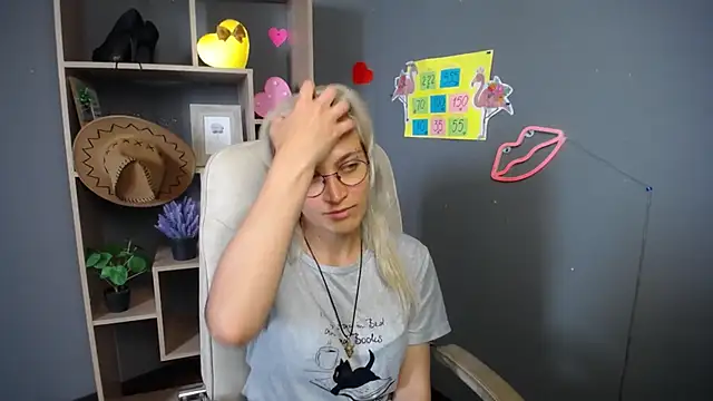 RubyDaviss online show from May 18, 2026, 12:22 pm