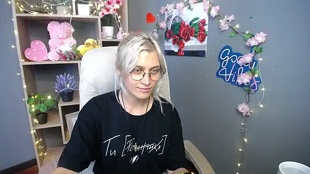 RubyDaviss online show from May 25, 2026, 12:11 pm
