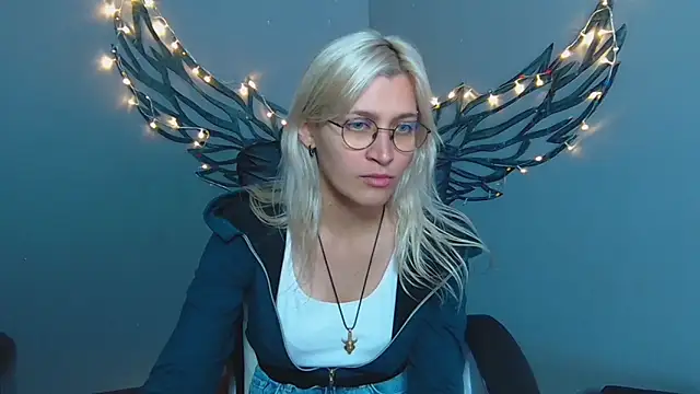 RubyDaviss online show from May 26, 2026, 12:01 pm