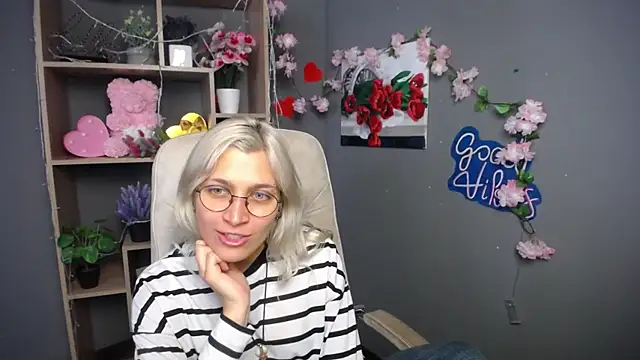 RubyDaviss online show from May 27, 2026, 12:02 pm