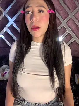 Snapshot of Ferrari_Pinkk chatting on April 22, 2026, 7:48 pm Ferrari Pinkk online show from April 22, 2026, 7:48 pm