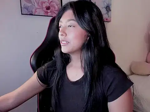 Snapshot of nicky_millsz chatting on April 28, 2026, 5:40 pm nicky millsz online show from April 28, 2026, 5:40 pm