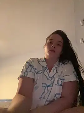 Poppylooloo online show from May 26, 2026, 8:05 pm