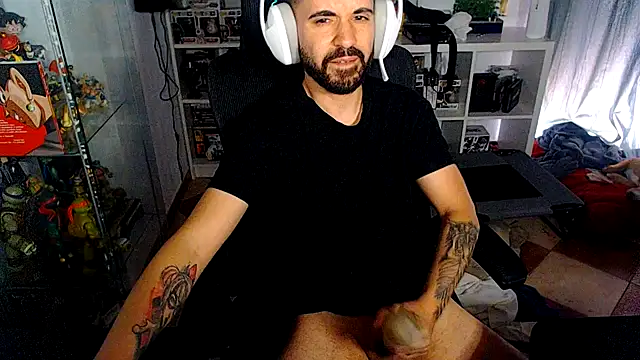 Snapshot of chiquitoconsecreto chatting on May 10, 2026, 4:01 pm chiquitoconsecreto online show from May 10, 2026, 4:01 pm