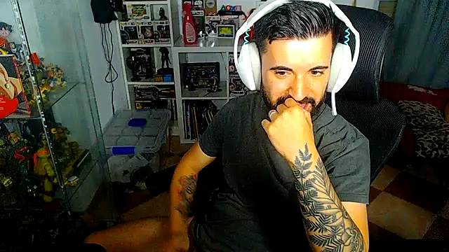 Snapshot of chiquitoconsecreto chatting on May 18, 2026, 10:48 pm chiquitoconsecreto online show from May 18, 2026, 10:48 pm