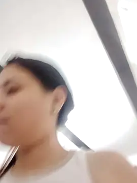 Nicol Alvarez1 online show from May 5, 2026, 4:04 pm