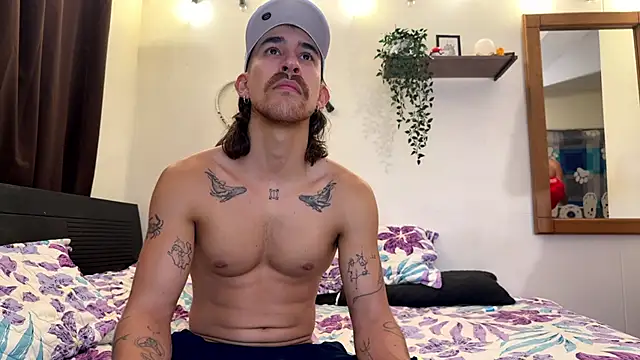 Snapshot of Aaron_wheel chatting on May 3, 2026, 3:01 am Aaron wheel online show from May 3, 2026, 3:01 am